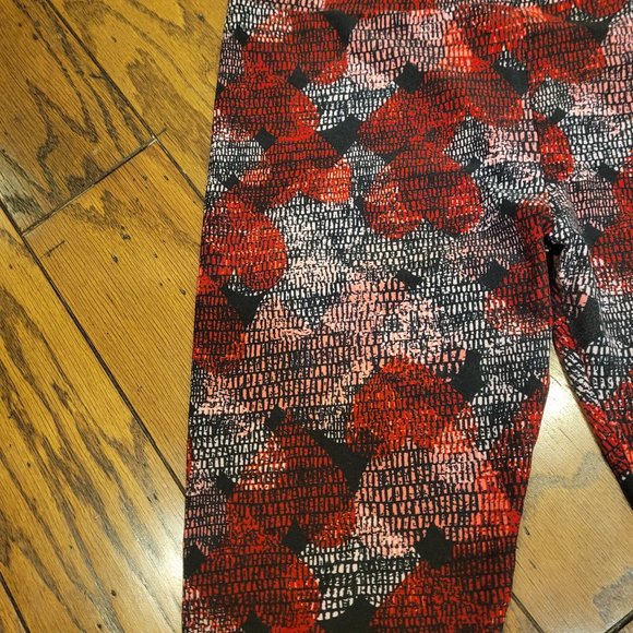 LuLaRoe Heart Leggings (Tall & Curvy) - Picture 4 of 6